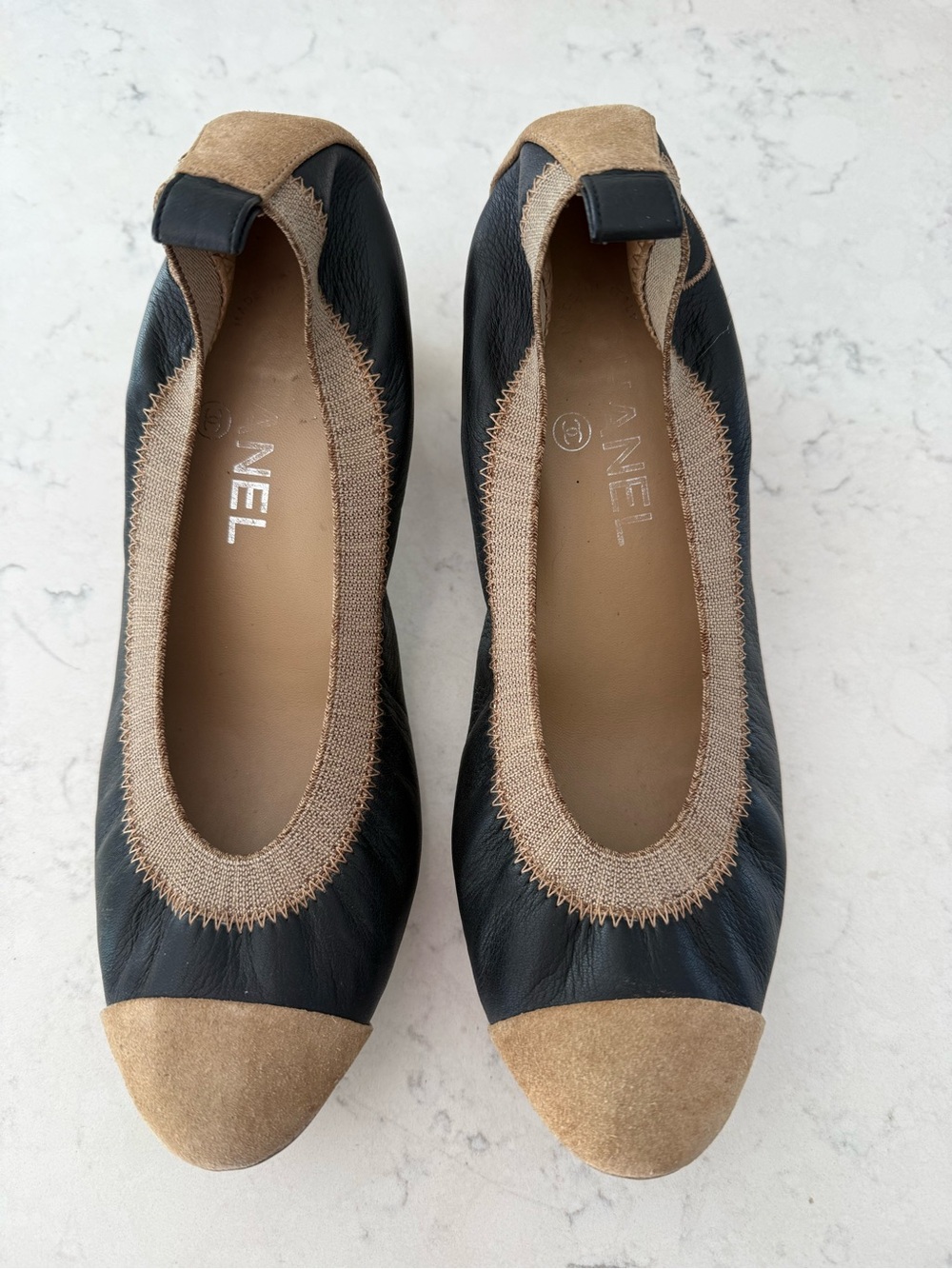 CHANEL Black Leather and Tan Suede Cap-Toe Ballet Flats